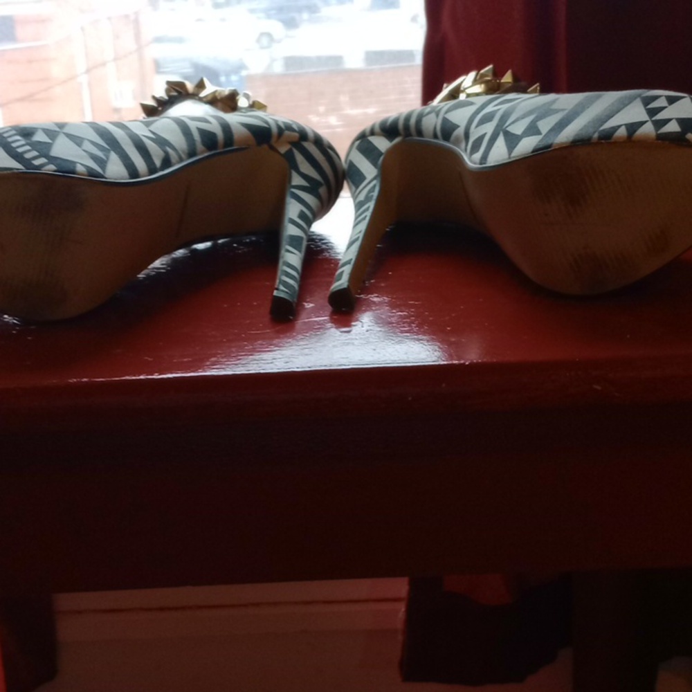 Unique Pumps - Picture 5 of 5